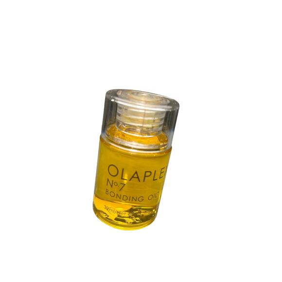 Olaplex No. 7 Bonding Oil - High Shine & Heat Protection, Frizz Control Hair Oil - Picture 3 of 6